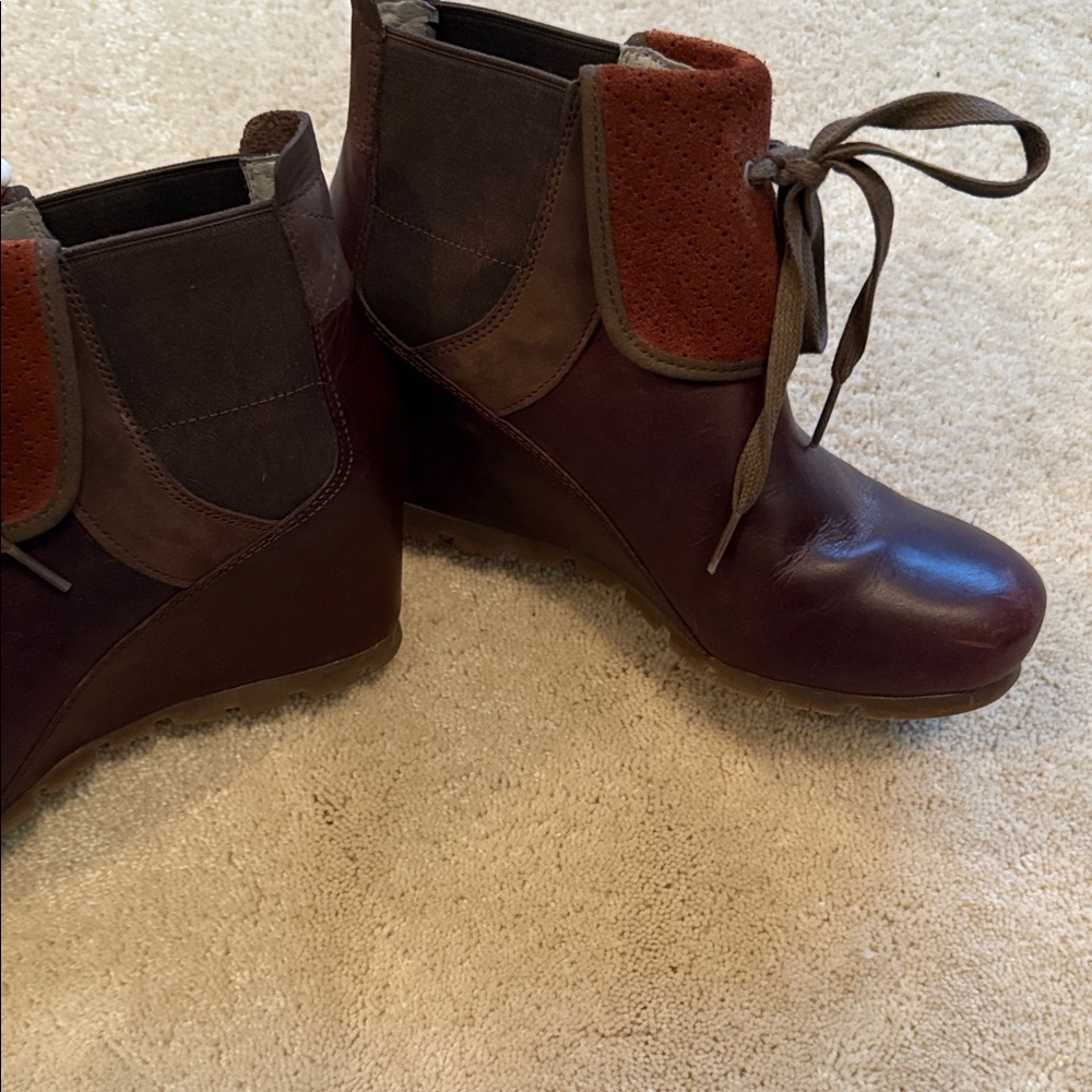 Merrel Women's “Cinnamon Smooth” Leather Wedge Heel Ankle Boots Size 9